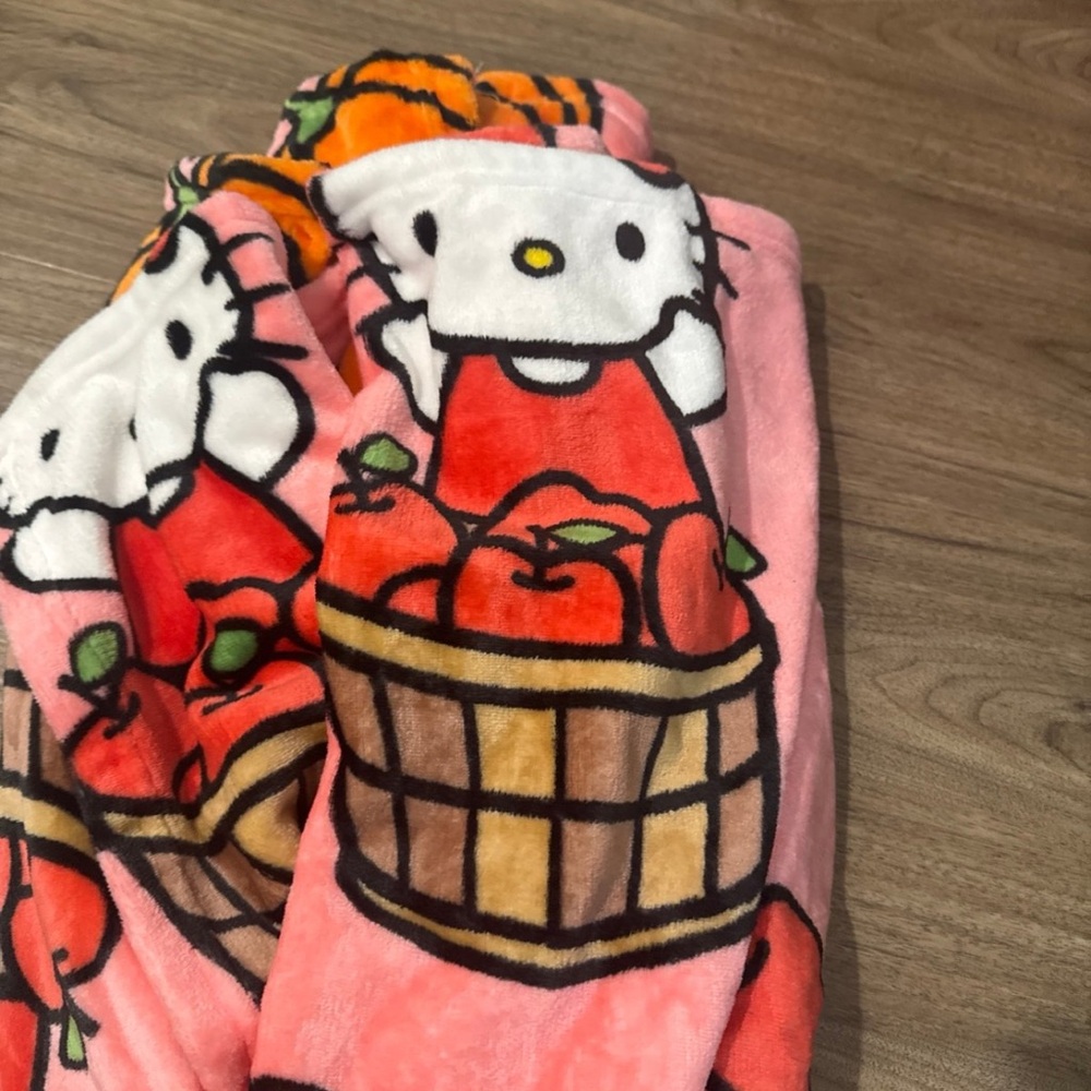 Hello Kitty  throw blanket